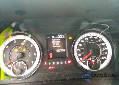 2021 Ram 1500 Classic Tradesman 4X2 5'7" Box z USA, uszkodzony, nr VIN 1C6RR6KT7MS592411